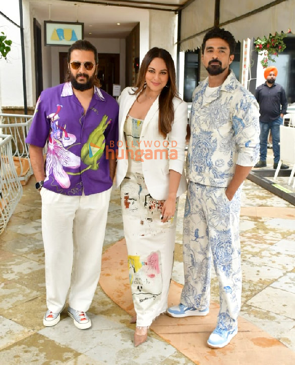 Photos: Riteish Deshmukh, Sonakshi Sinha and Saqib Saleem snapped at Kakuda promotions Photos: Riteish Deshmukh, Sonakshi Sinha and Saqib Saleem snapped at Kakuda promotions