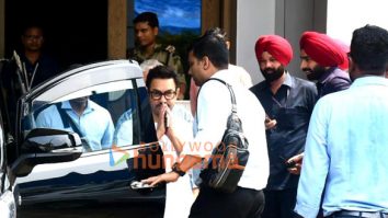 Photos: Aamir Khan snapped at Kalina airport