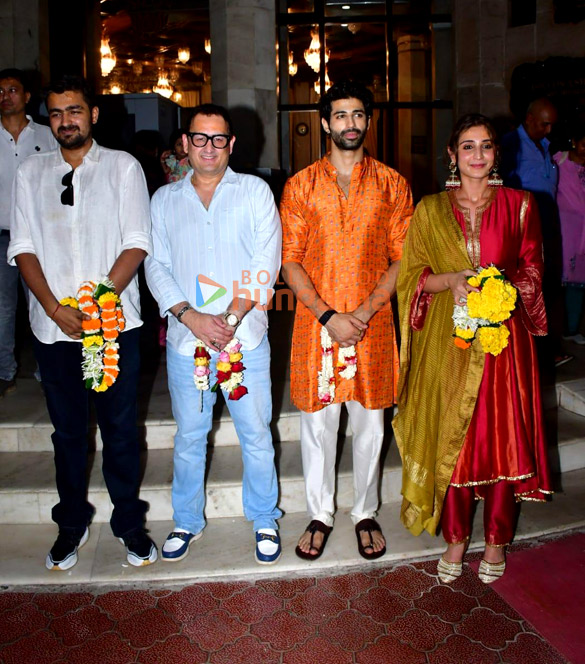 Photos: Dhvani Bhanushali, Aashim Gulati and Vinod Bhanushali visit ISKCON Temple, Juhu Photos: Dhvani Bhanushali, Aashim Gulati and Vinod Bhanushali visit ISKCON Temple, Juhu