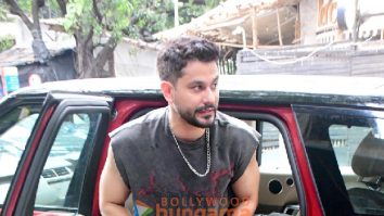 Photos: Kunal Kemmu snapped outside a salon in Khar