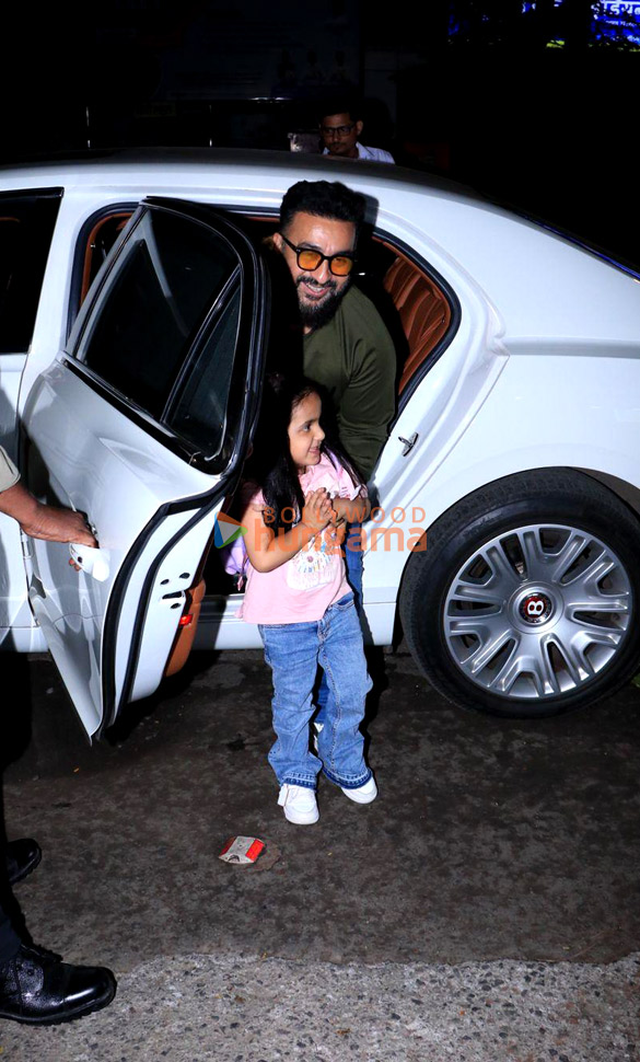 Photos: Raj Kundra snapped at Hakkasan in Bandra Photos: Raj Kundra snapped at Hakkasan in Bandra