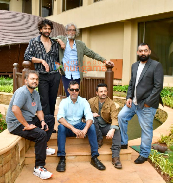 Photos: Rajat Kapoor, Manav Vij and others snapped promoting Tanaav season 2 Photos: Rajat Kapoor, Manav Vij and others snapped promoting Tanaav season 2