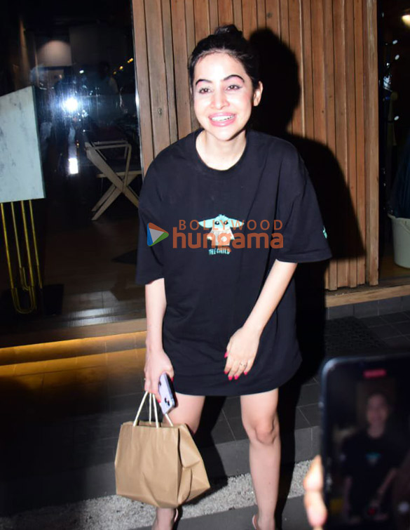 Photos: Uorfi Javed snapped in Bandra Photos: Uorfi Javed snapped in Bandra