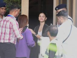 Alia Bhatt waves at paps as she gets clicked at the airport