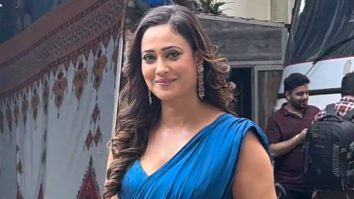 Shweta Tiwari dazzles in a blue saree as she gets clicked by paps