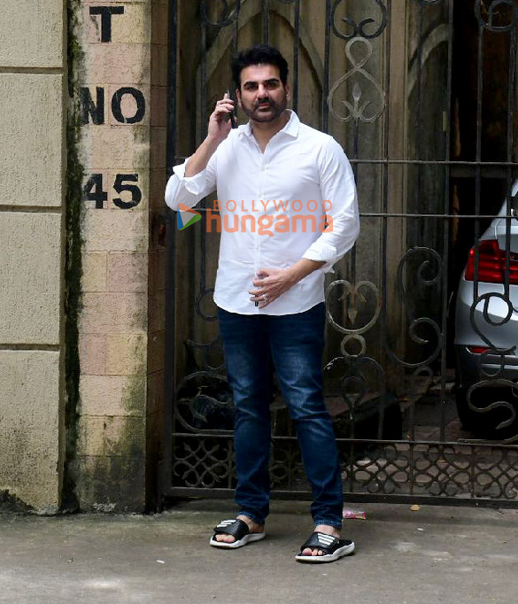 Photos: Arbaaz Khan, Salim Khan, Sohail Khan and others snapped outside Malaika Arora’s father’s house in Bandra