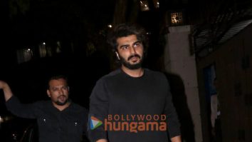 Photos: Arjun Kapoor, Gauri Khan, Karisma Kapoor and others snapped outside Malaika Arora’s father’s house in Bandra