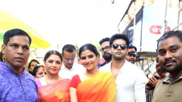 Photos: Bhagyashree, Akanksha Puri and others snapped at Lalbaugcha Raja