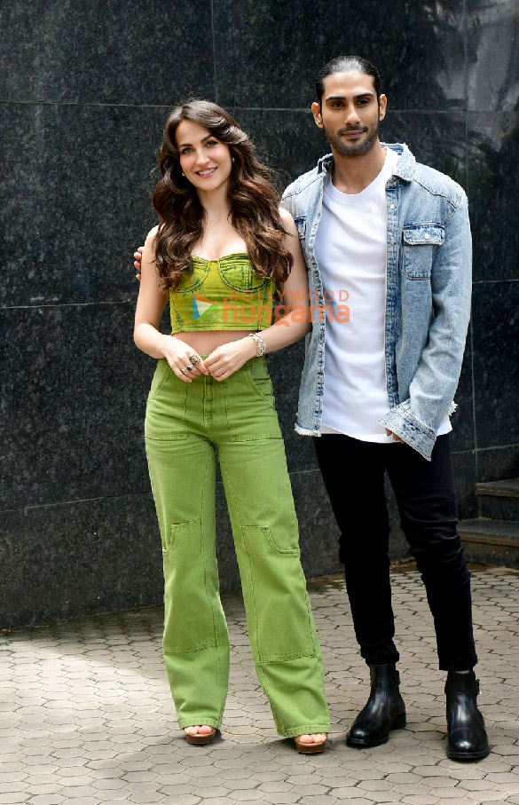 Photos: Elli AvrRam and Prateik Babbar snapped promoting their song Tere Dar Pe Sanam