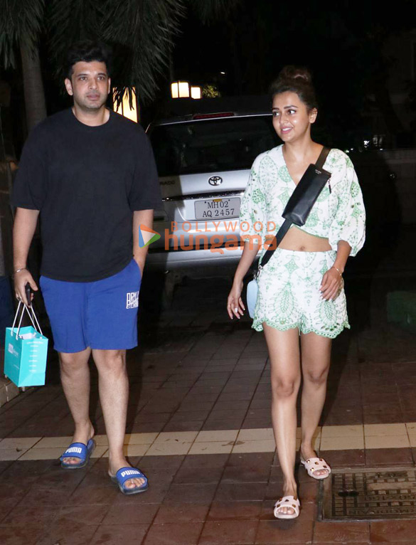 Photos: Karan Kundrra and Tejasswi Prakash snapped in Bandra