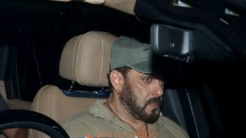 Photos: Salman Khan, Arpita Khan, Aayush Sharma and Varun Sharma snapped during Ganpati visarjan