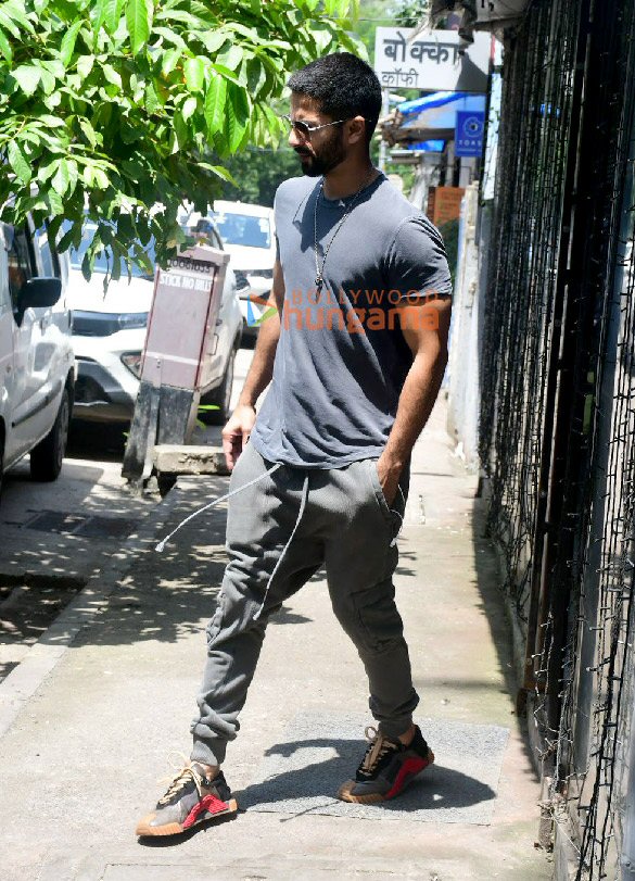 Photos: Shahid Kapoor snapped outside a cafe in Bandra