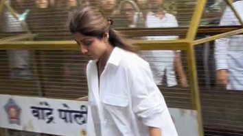 Shilpa & Shamita Shetty get clicked by paps at Malaika Arora’s residence
