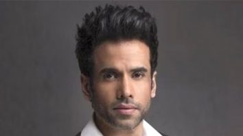 Tusshar Kapoor warns social media fam about his Facebook account being HACKED!