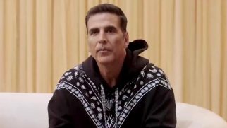 Passing the Parcel with Akshay Kumar, Taapsee Pannu & the Cast of Khel Khel Mein | Netflix India Passing the Parcel with Akshay Kumar, Taapsee Pannu & the Cast of Khel Khel Mein | Netflix India