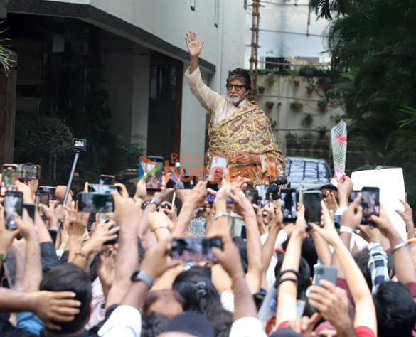 Photos: Amitabh Bachchan snapped greeting fans outside his house on his birthday Photos: Amitabh Bachchan snapped greeting fans outside his house on his birthday