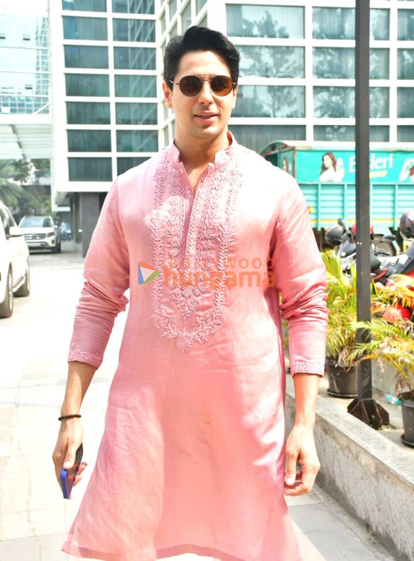 Photos: Sidharth Malhotra, Ibrahim Ali Khan, Lakshya and others attend Dharma Productions’ Diwali pooja Photos: Sidharth Malhotra, Ibrahim Ali Khan, Lakshya and others attend Dharma Productions’ Diwali pooja