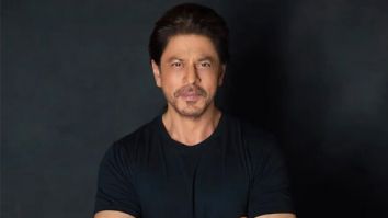 Shah Rukh Khan appreciates Mumbai Police by delivering food outside Mannat on his birthday