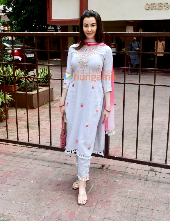 Photos: Giorgia Andriani spotted outside her residence in Bandra Photos: Giorgia Andriani spotted outside her residence in Bandra