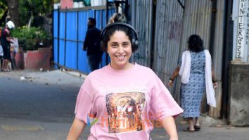 Photos: Neha Bhasin snapped at Carter Road