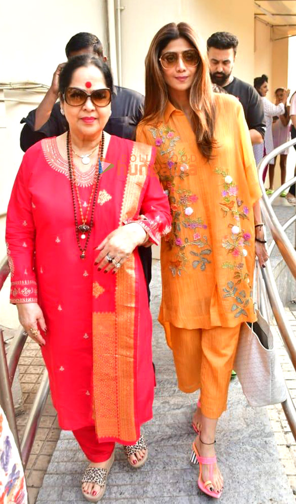 Photos: Shilpa Shetty, Raj Kundra and Wamiqa Gabbi snapped at Juhu PVR Photos: Shilpa Shetty, Raj Kundra and Wamiqa Gabbi snapped at Juhu PVR